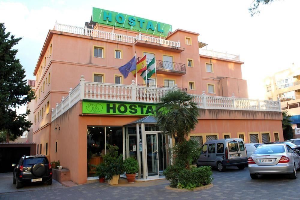 Hostal La Casa De Enfrente Малага Экстерьер фото