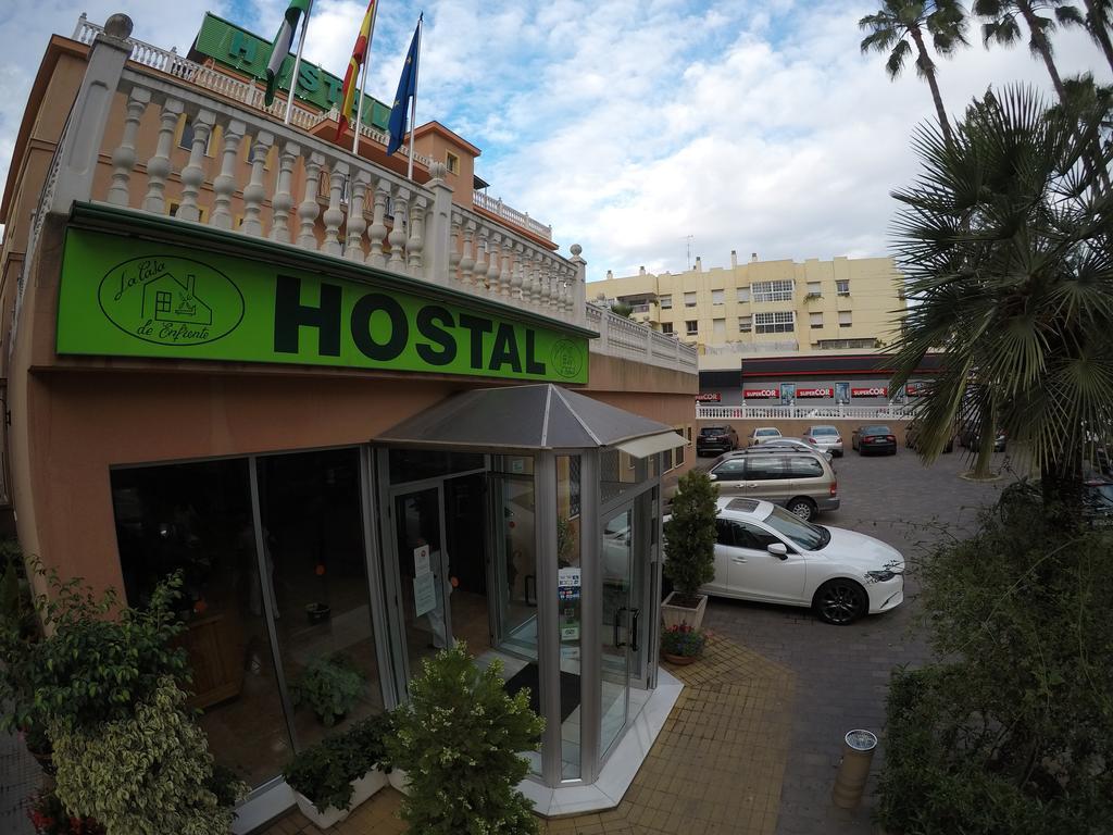 Hostal La Casa De Enfrente Малага Экстерьер фото