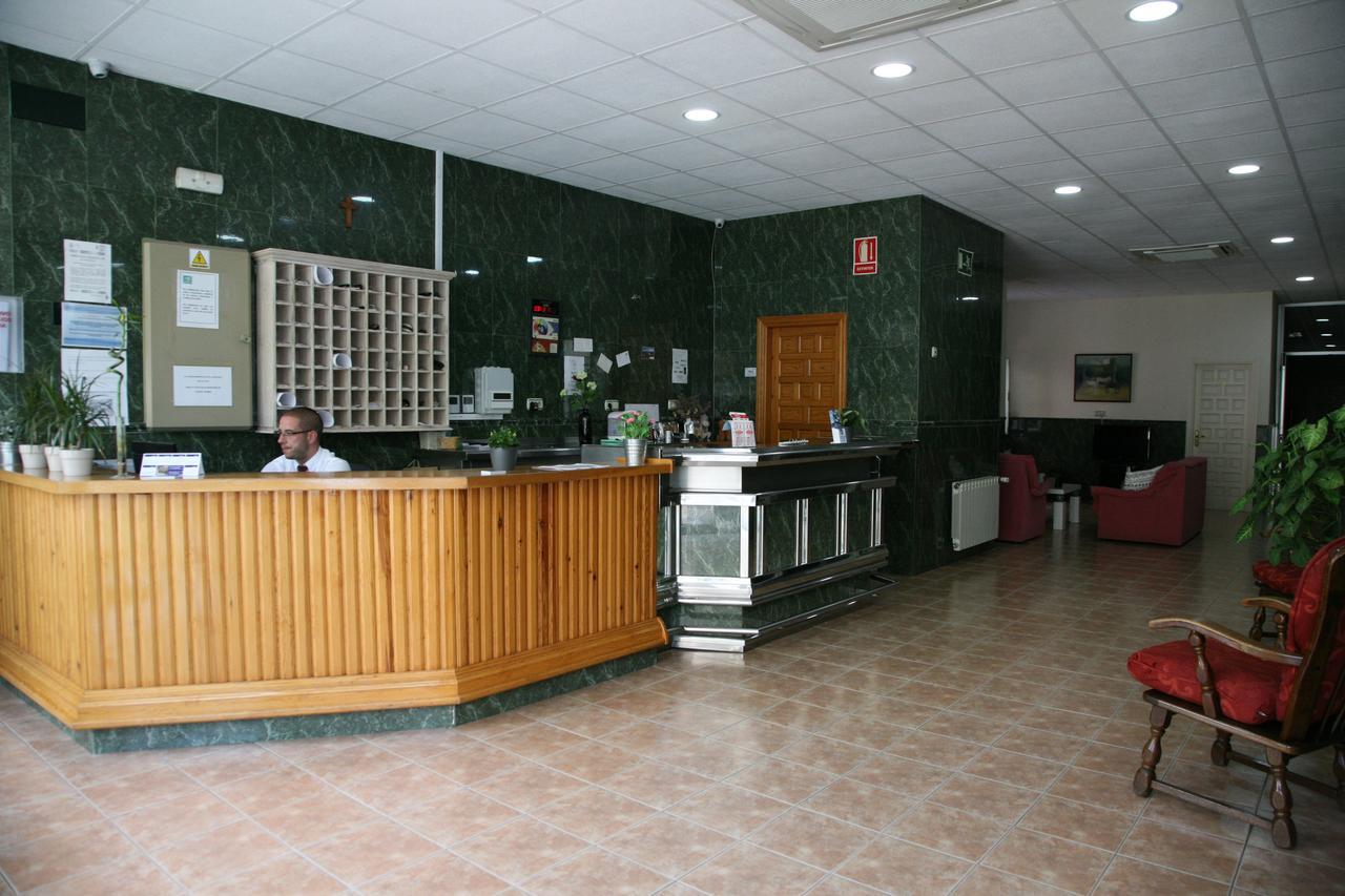 Hostal La Casa De Enfrente Малага Экстерьер фото