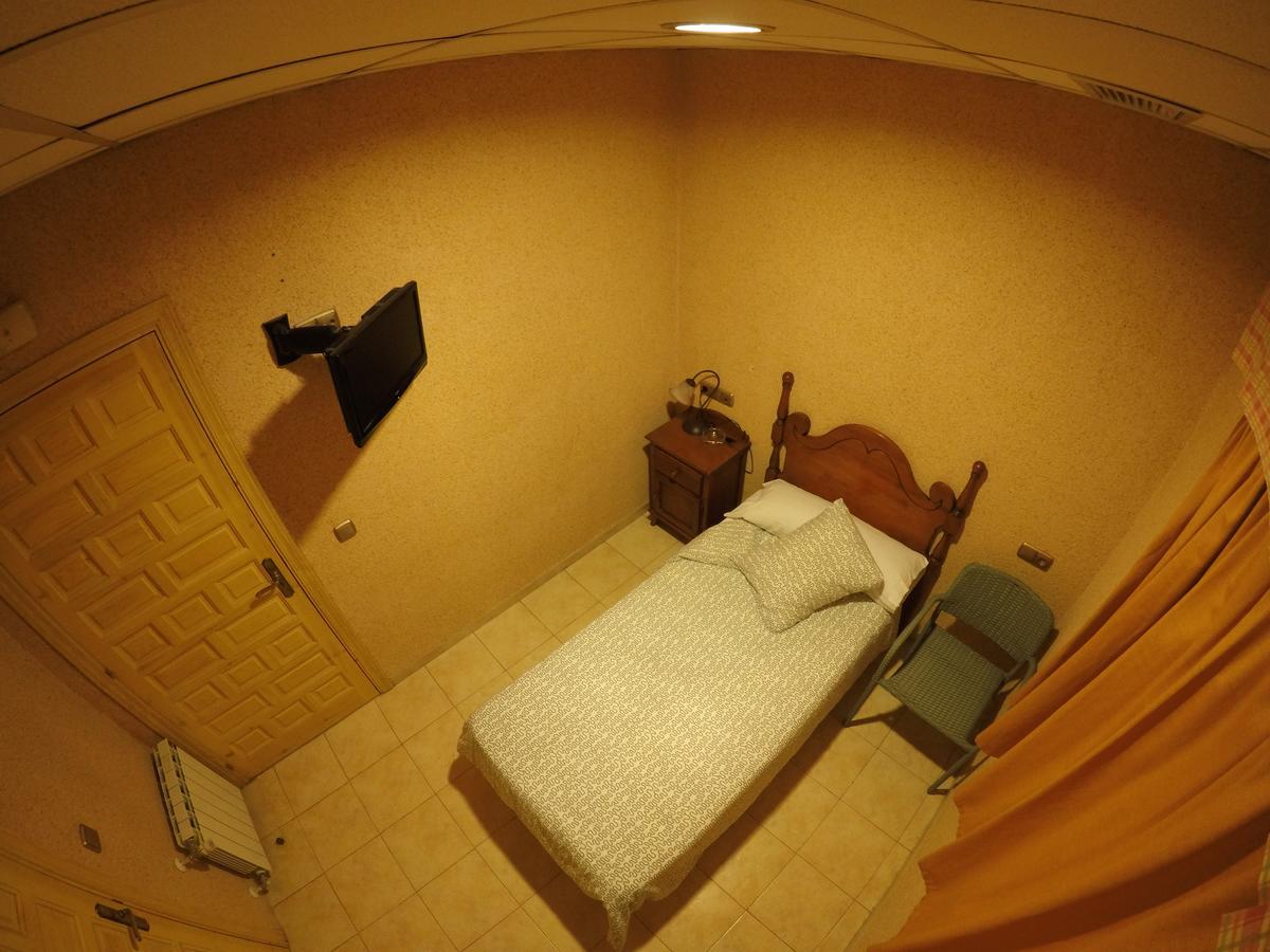 Hostal La Casa De Enfrente Малага Экстерьер фото