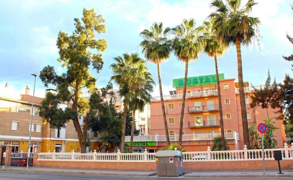 Hostal La Casa De Enfrente Малага Экстерьер фото