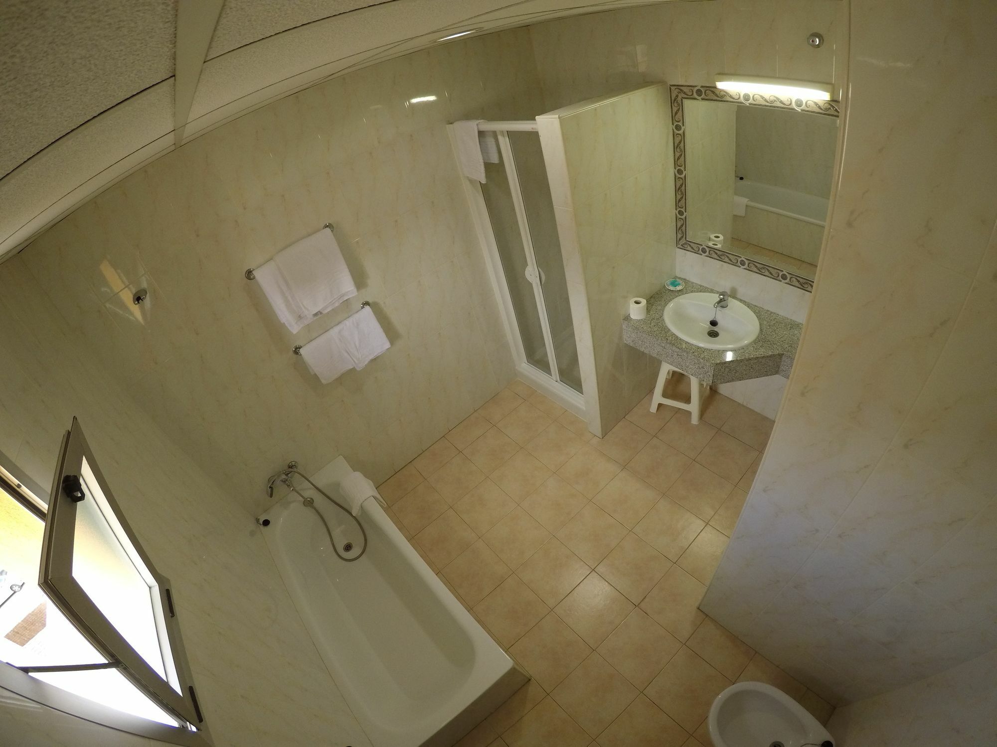 Hostal La Casa De Enfrente Малага Экстерьер фото