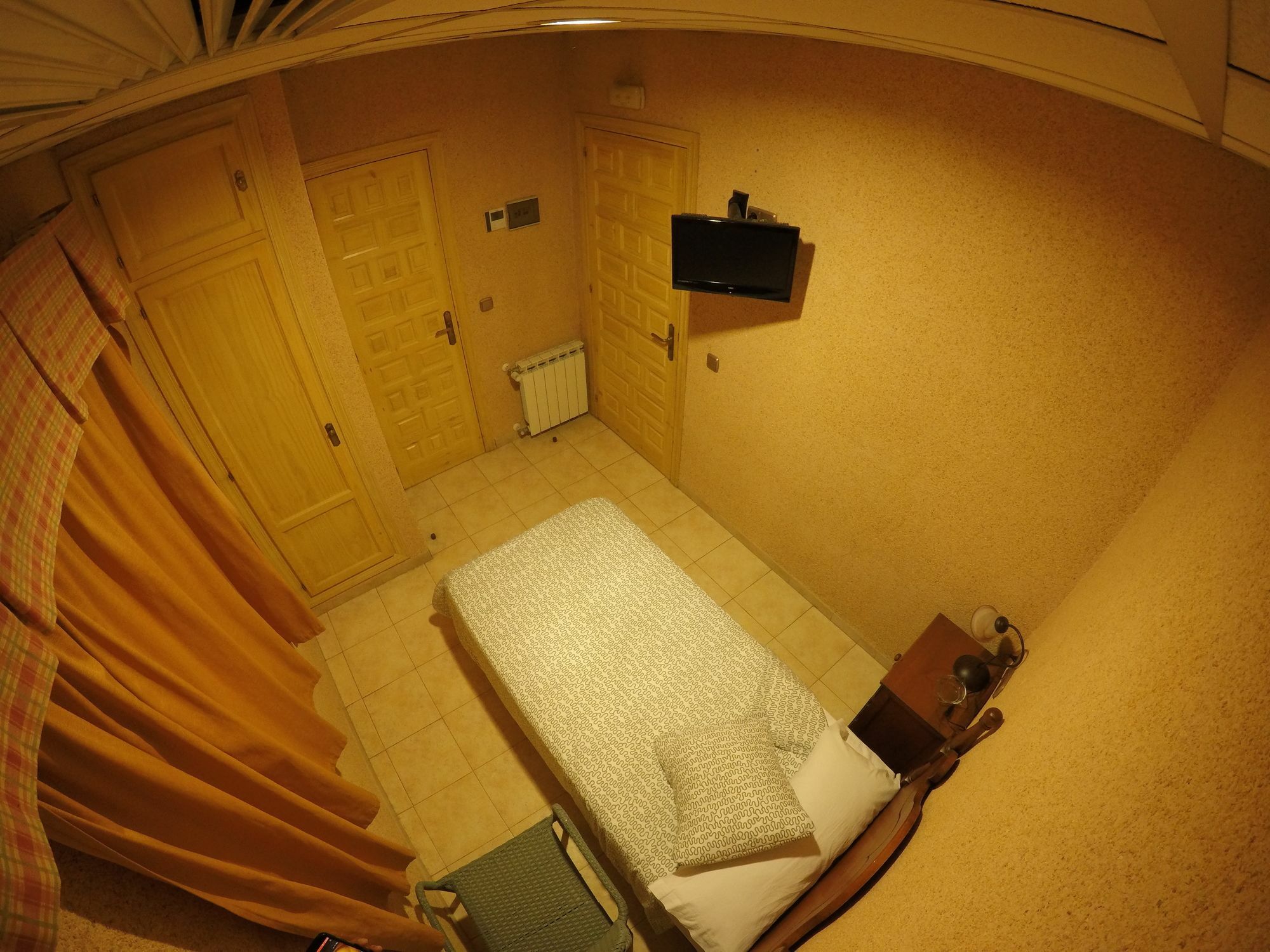 Hostal La Casa De Enfrente Малага Экстерьер фото
