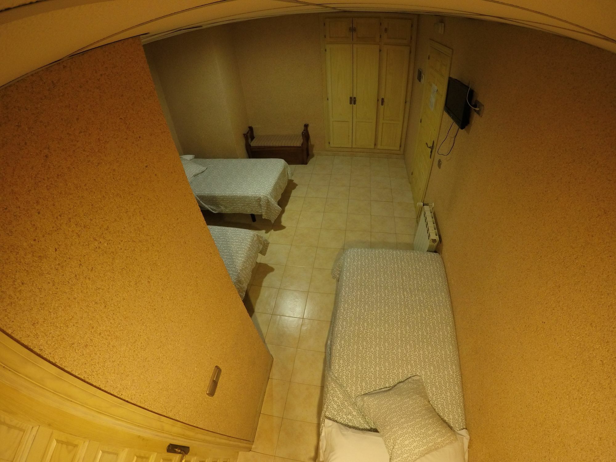 Hostal La Casa De Enfrente Малага Экстерьер фото