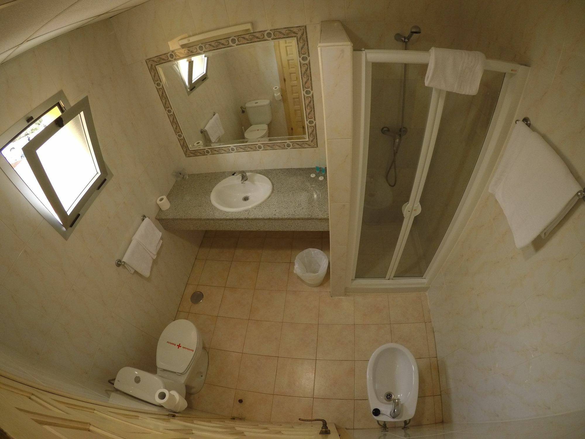Hostal La Casa De Enfrente Малага Экстерьер фото